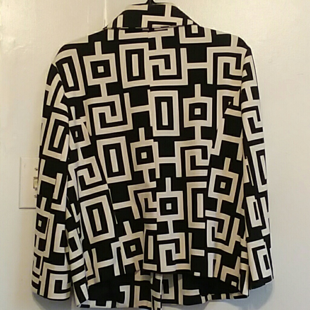 Business attire, coat jacket - Picture 3 of 3
